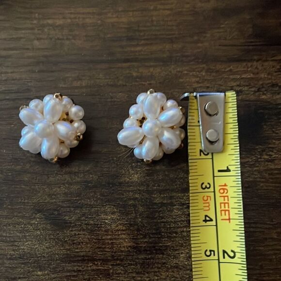 VNT Baroque Faux  Pearls Clip on Earrings/ Excellent - Picture 4 of 4